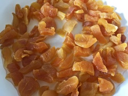Aprikosen weich kochen und pürieren